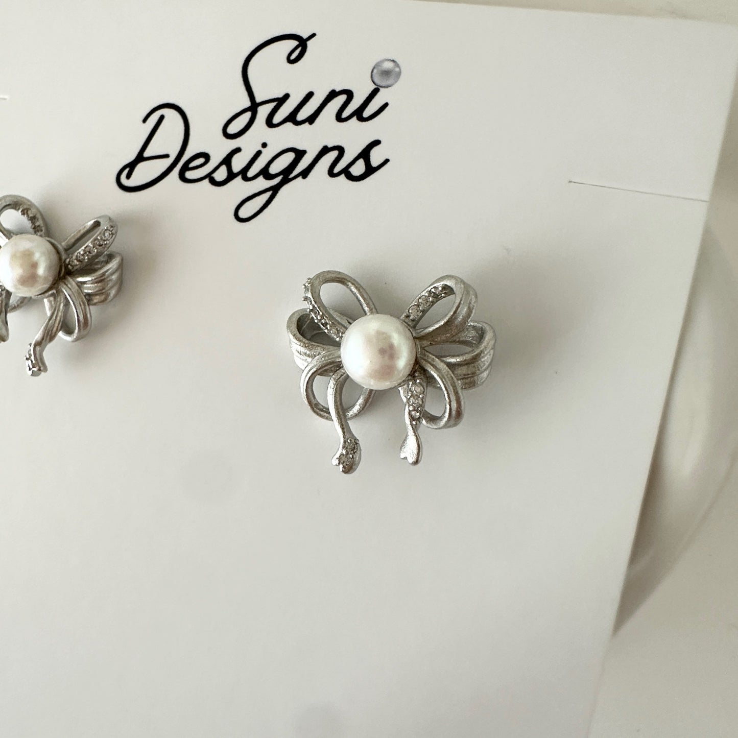 E14 Graceful Bow Pearl Earrings