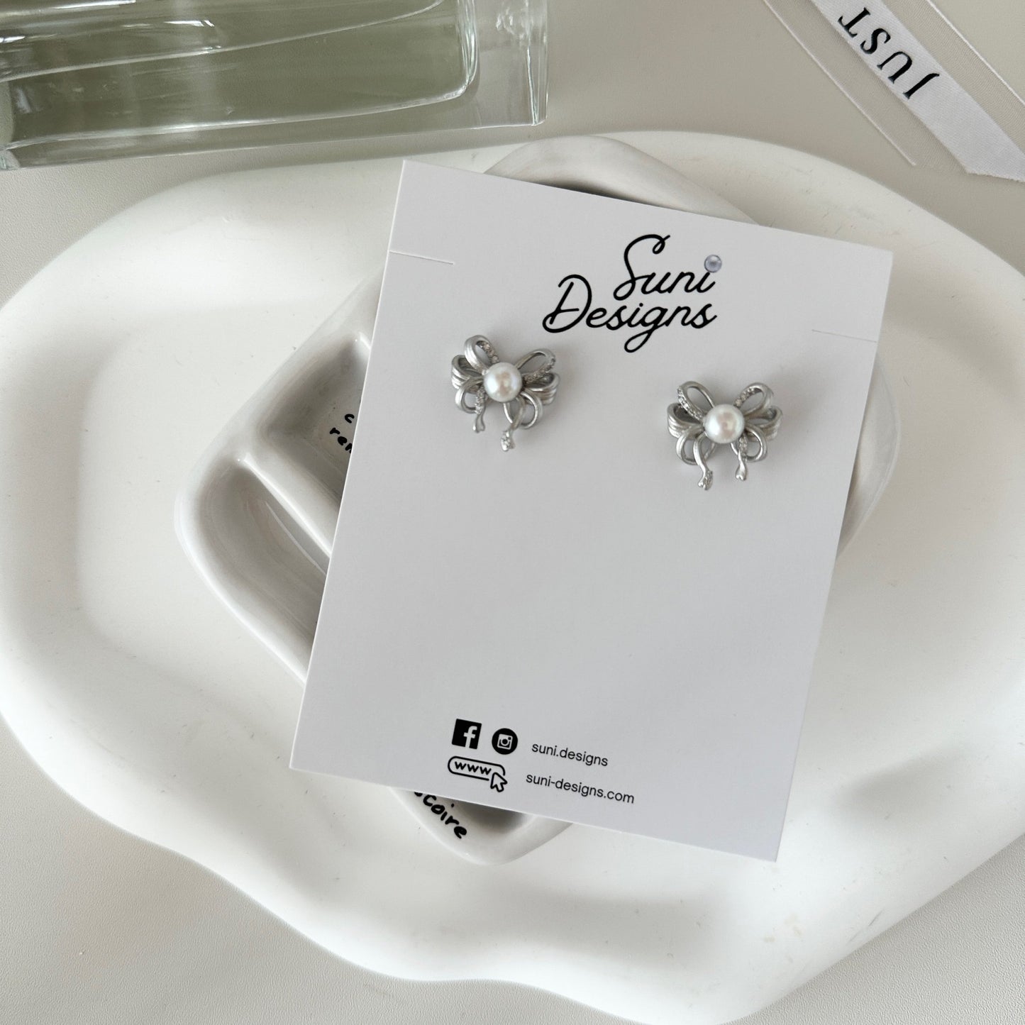 E14 Graceful Bow Pearl Earrings