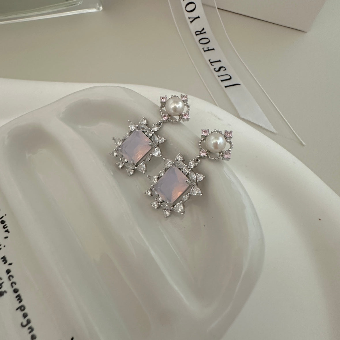 E15 Sparkling Elegance Pearl Earrings