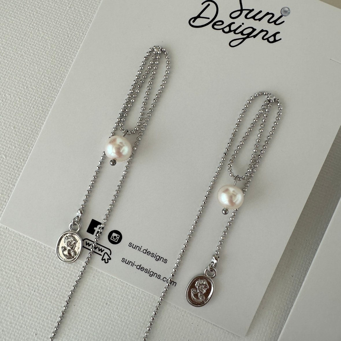 E17 Vintage Queen Portrait Pearl Earring