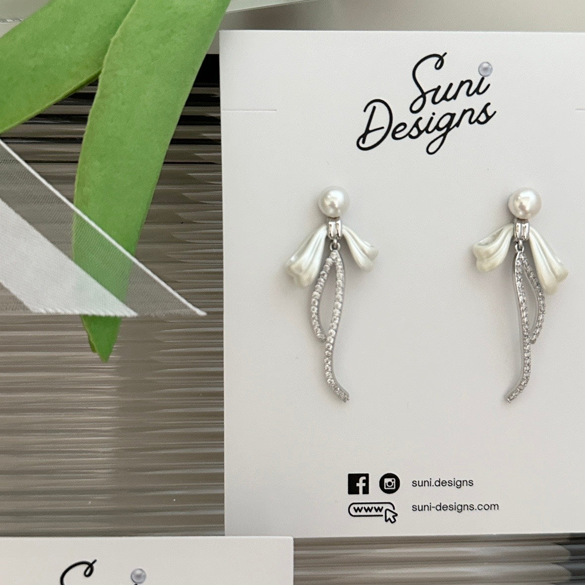 E19 Gentle Ribbon Pearl Earrings