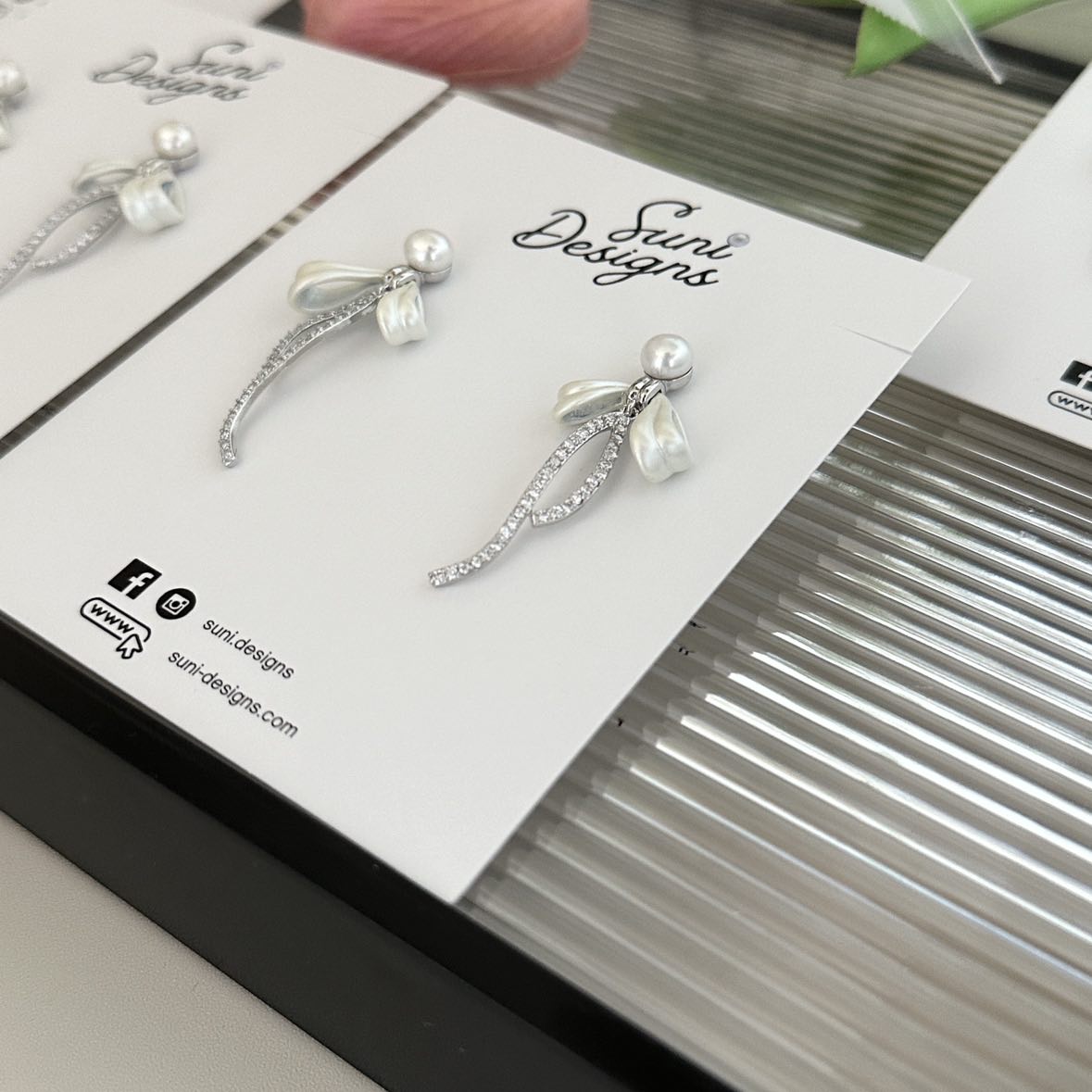 E19 Gentle Ribbon Pearl Earrings