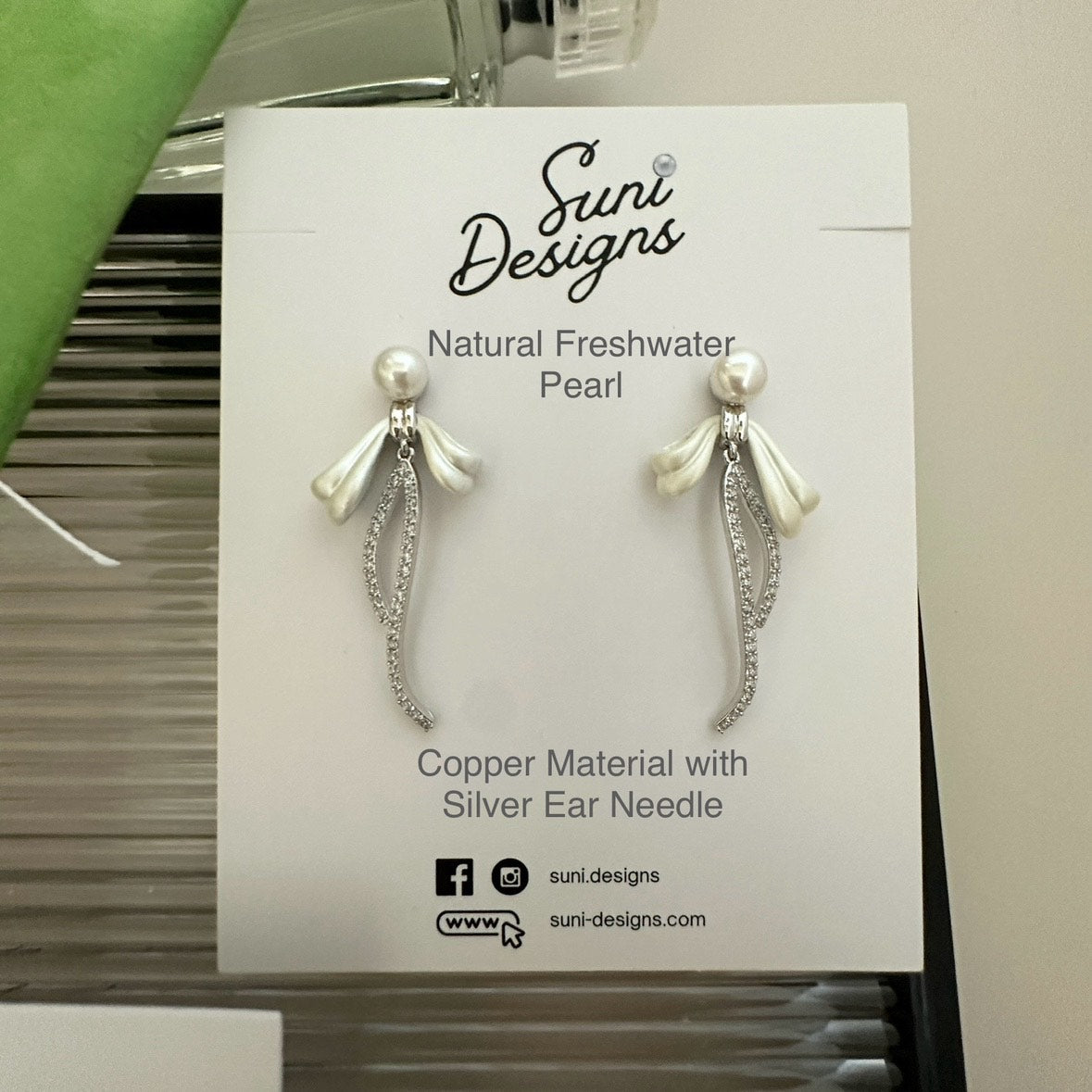 E19 Gentle Ribbon Pearl Earrings