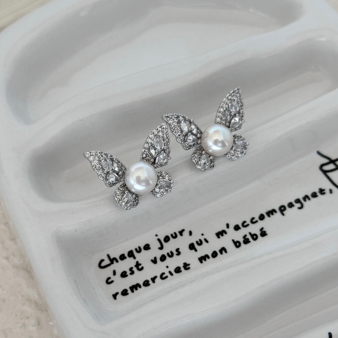 E23 Dazzle Knot Earrings