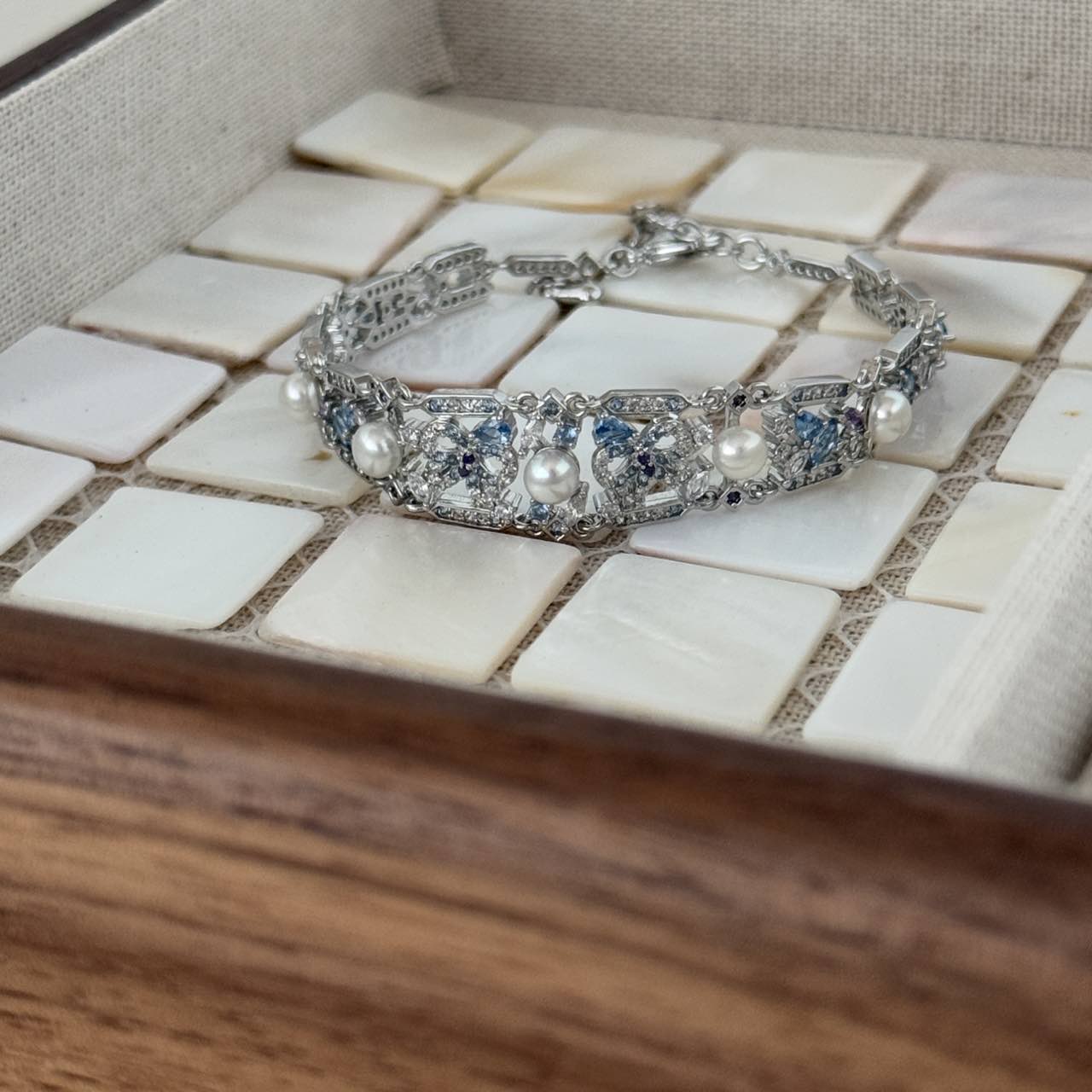 B56 Ocean Hues Pearl Bracelet