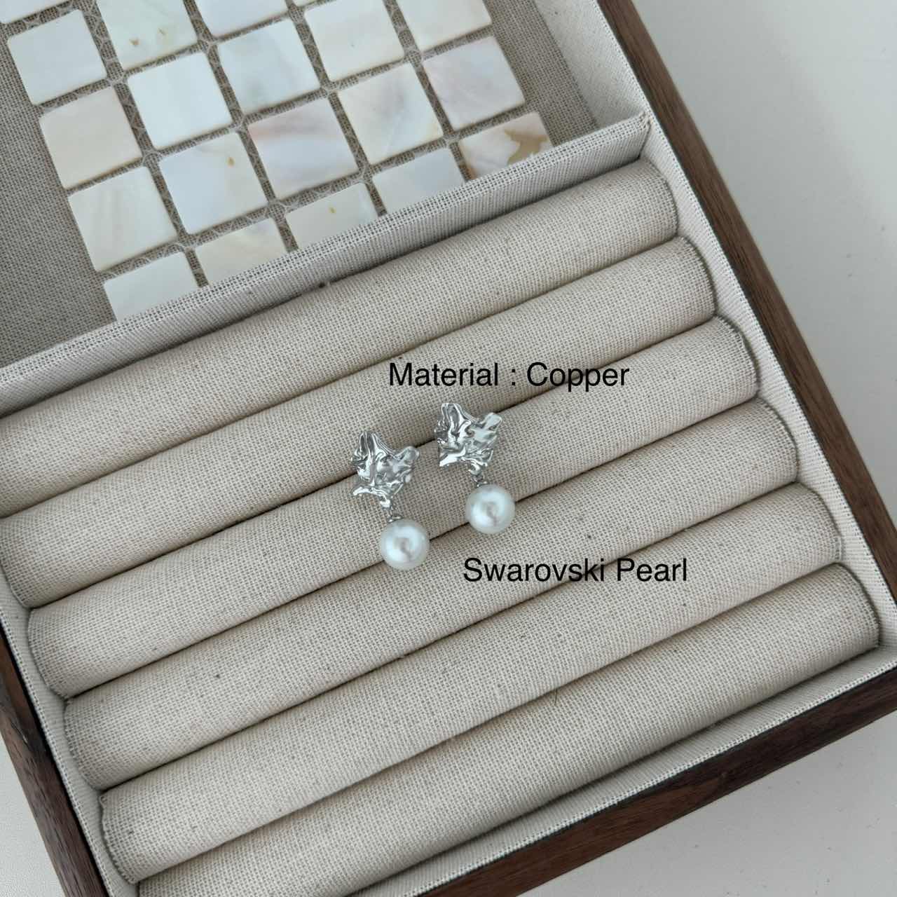 E26 Pearl Crescendo Earrings