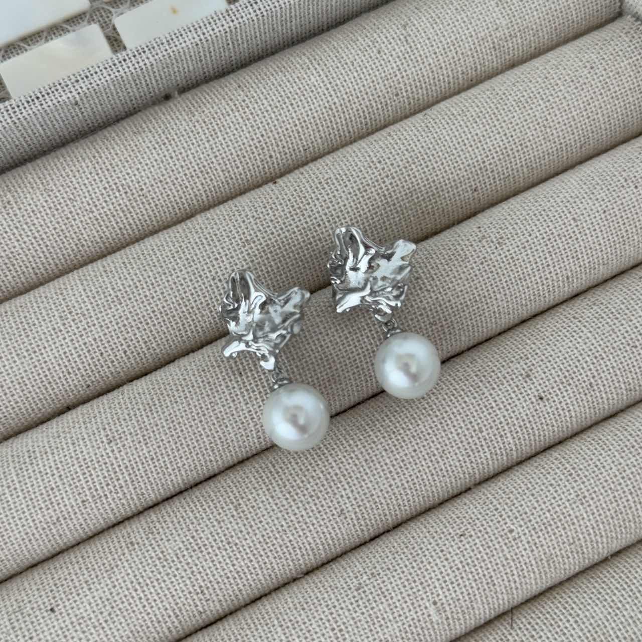 E26 Pearl Crescendo Earrings