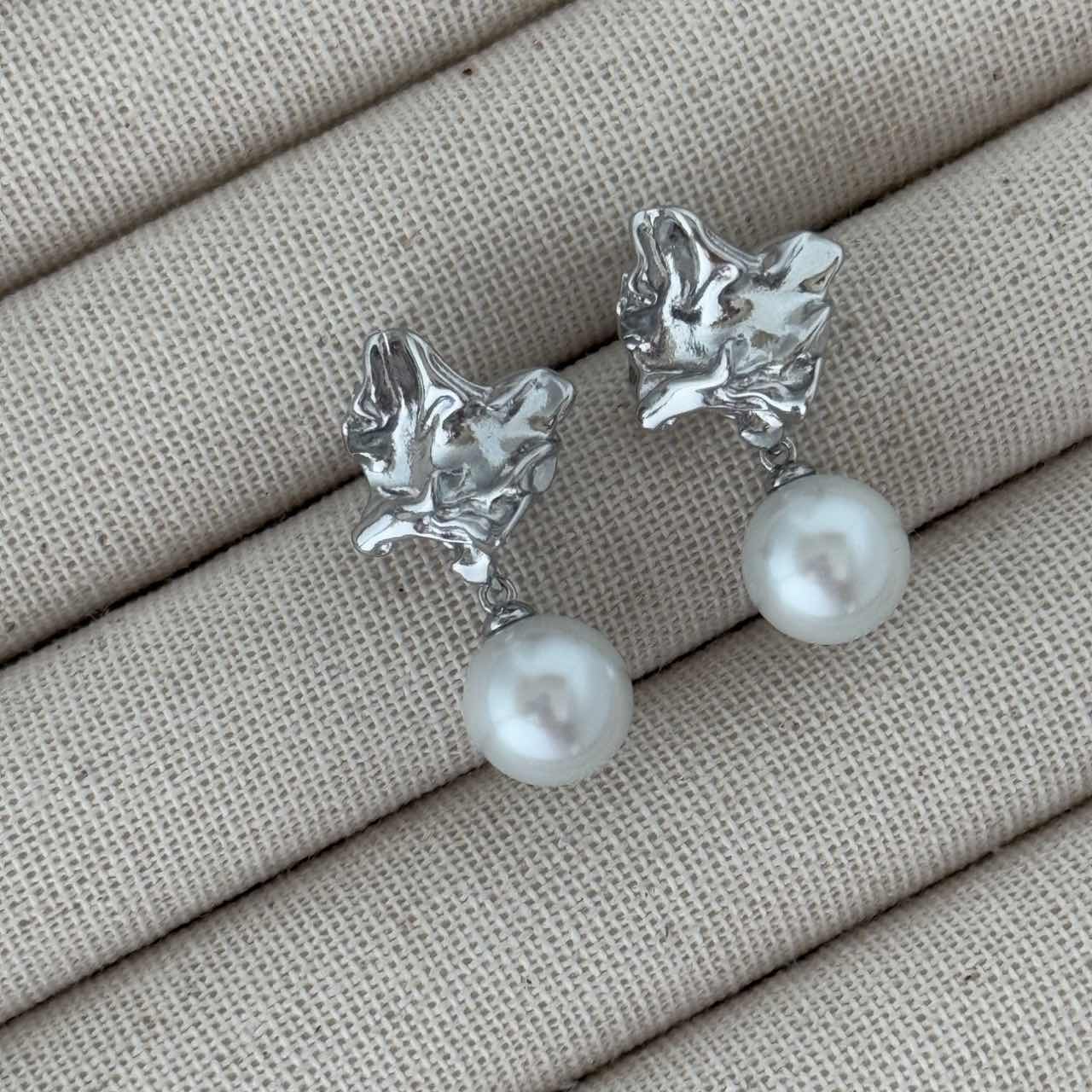 E26 Pearl Crescendo Earrings