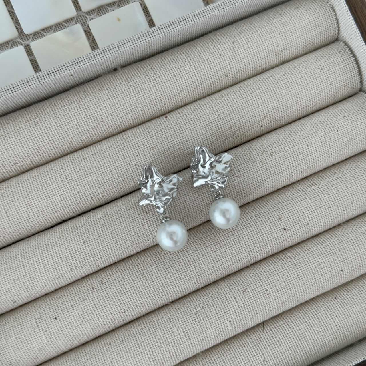 E26 Pearl Crescendo Earrings