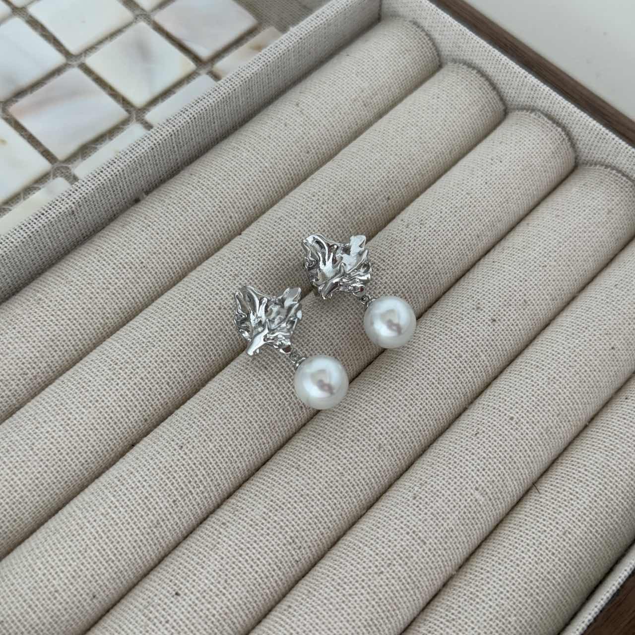 E26 Pearl Crescendo Earrings