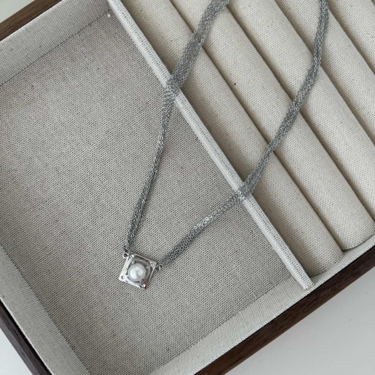 N32 Halo Square Necklace