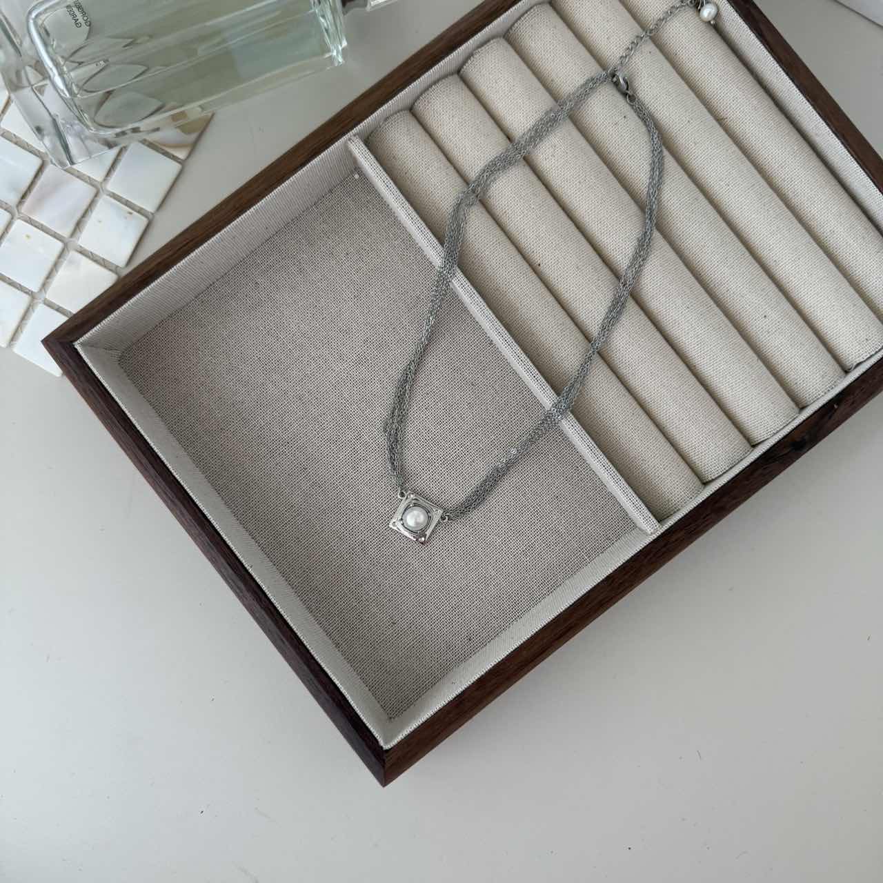 N32 Halo Square Necklace