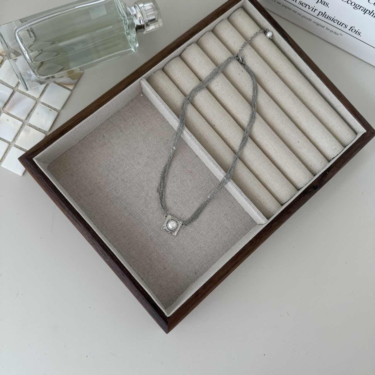 N32 Halo Square Necklace