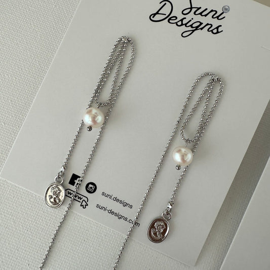E17 Vintage Queen Portrait Pearl Earring