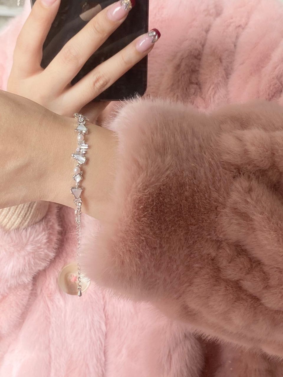 B53 Frozen Pearl Lustre Bracelet